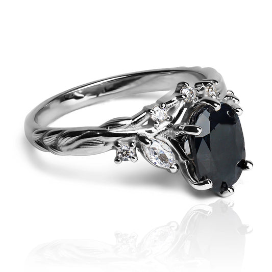 Anillo Forest II Zafiro natural. Fabricado en Joyería Caracas, elaborado en oro de 18 quilates, certificado con el más alto estándar de calidad y respaldado por nuestra garantía de por vida.