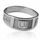 Anillo de grado tipo argolla UCC de Joyería Caracas! Hecho de oro 18K, este hermoso anillo no sólo simboliza tu logro académico, sino que también cuenta con una garantía de por vida.