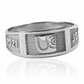 Anillo de grado tipo argolla UCC de Joyería Caracas! Hecho de oro 18K, este hermoso anillo no sólo simboliza tu logro académico, sino que también cuenta con una garantía de por vida.