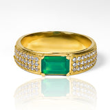 Anillo Emerald baguette de Joyería Caracas, fabricado en oro 18k, cuenta con una garantía de por vida.