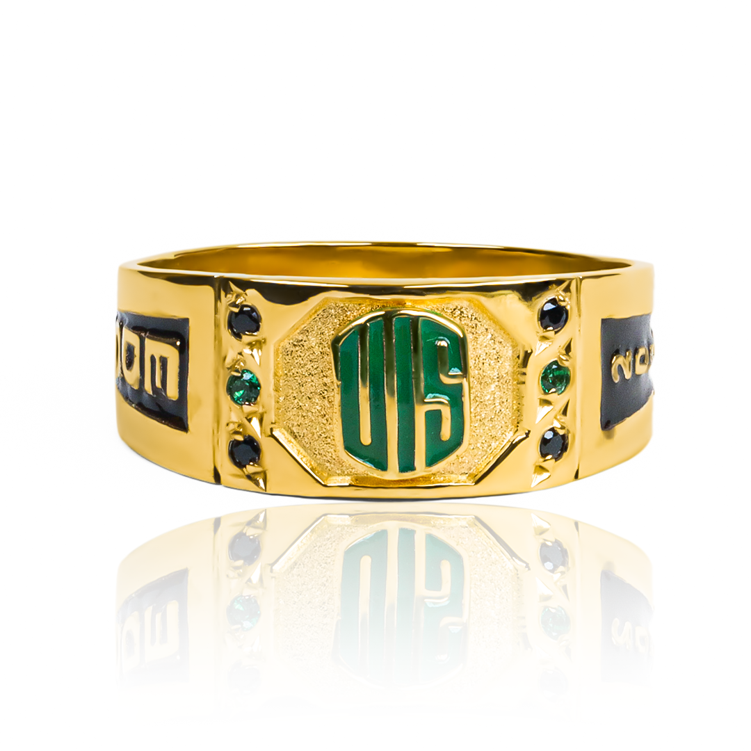 Anillo de grado Joyería Caracas es un verdadero lujo con su diseño troquelado y su material de oro 18K. Además, cuenta con una garantía de por vida.