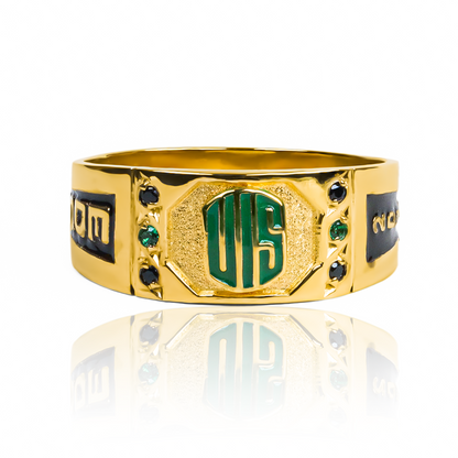 Anillo de grado Joyería Caracas es un verdadero lujo con su diseño troquelado y su material de oro 18K. Además, cuenta con una garantía de por vida.
