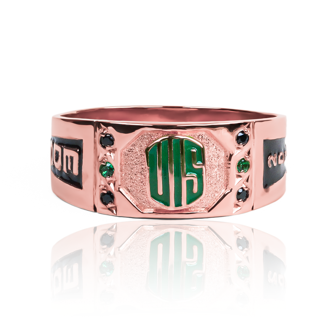 Anillo de grado Joyería Caracas es un verdadero lujo con su diseño troquelado y su material de oro 18K. Además, cuenta con una garantía de por vida.