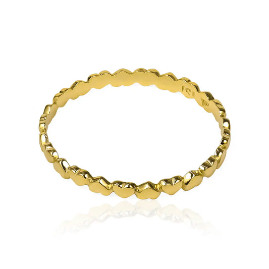 Anillo corazones seguidos es una verdadera joya de la prestigiosa Joyería Caracas. Fabricado en oro 18k, cuenta con garantía para toda la vida.