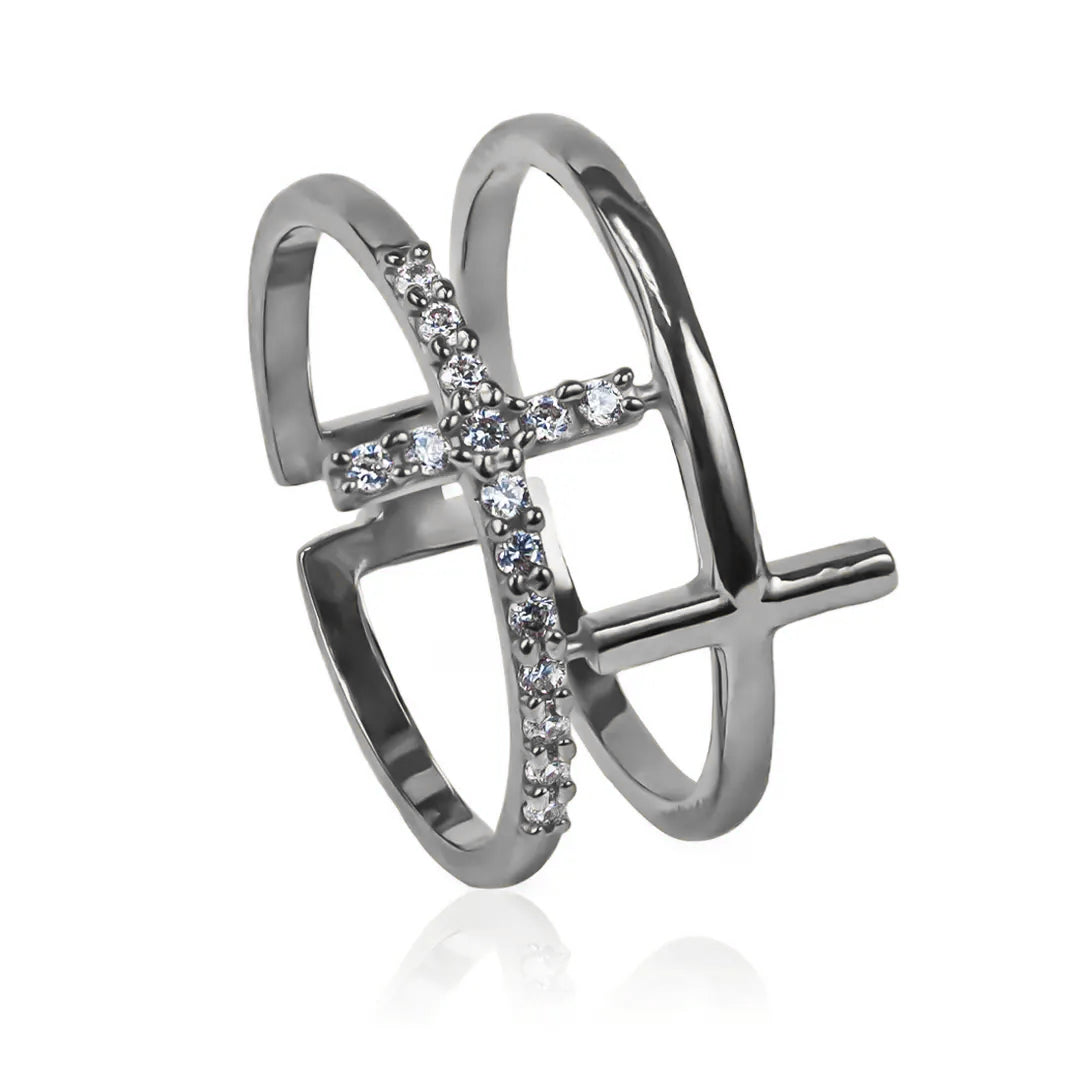 Anillo doble cruz en oro de 18k, fabricado por la Joyería Caracas, cuenta con garantía de por vida. 