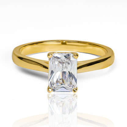 Anillo Golden prism fabricado por Joyería Caracas en oro 18k, cuenta con un certificado de calidad y garantía de por vida.