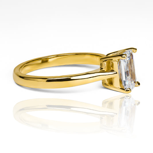 Anillo Golden prism fabricado por Joyería Caracas en oro 18k, cuenta con un certificado de calidad y garantía de por vida.