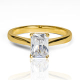 Anillo Golden prism fabricado por Joyería Caracas en oro 18k, cuenta con un certificado de calidad y garantía de por vida.