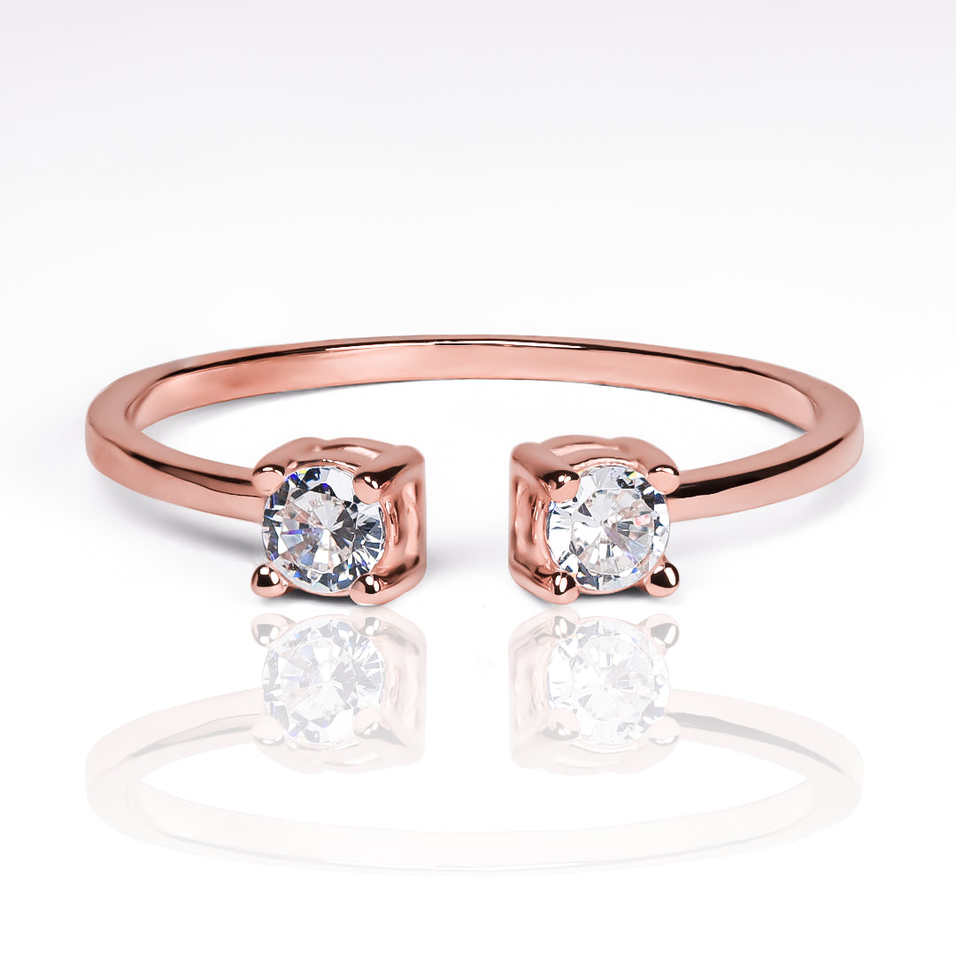 Anillo Crystal duo fabricado por Joyería Caracas en oro 18k, cuenta con certificado de calidad y garantía de por vida.
