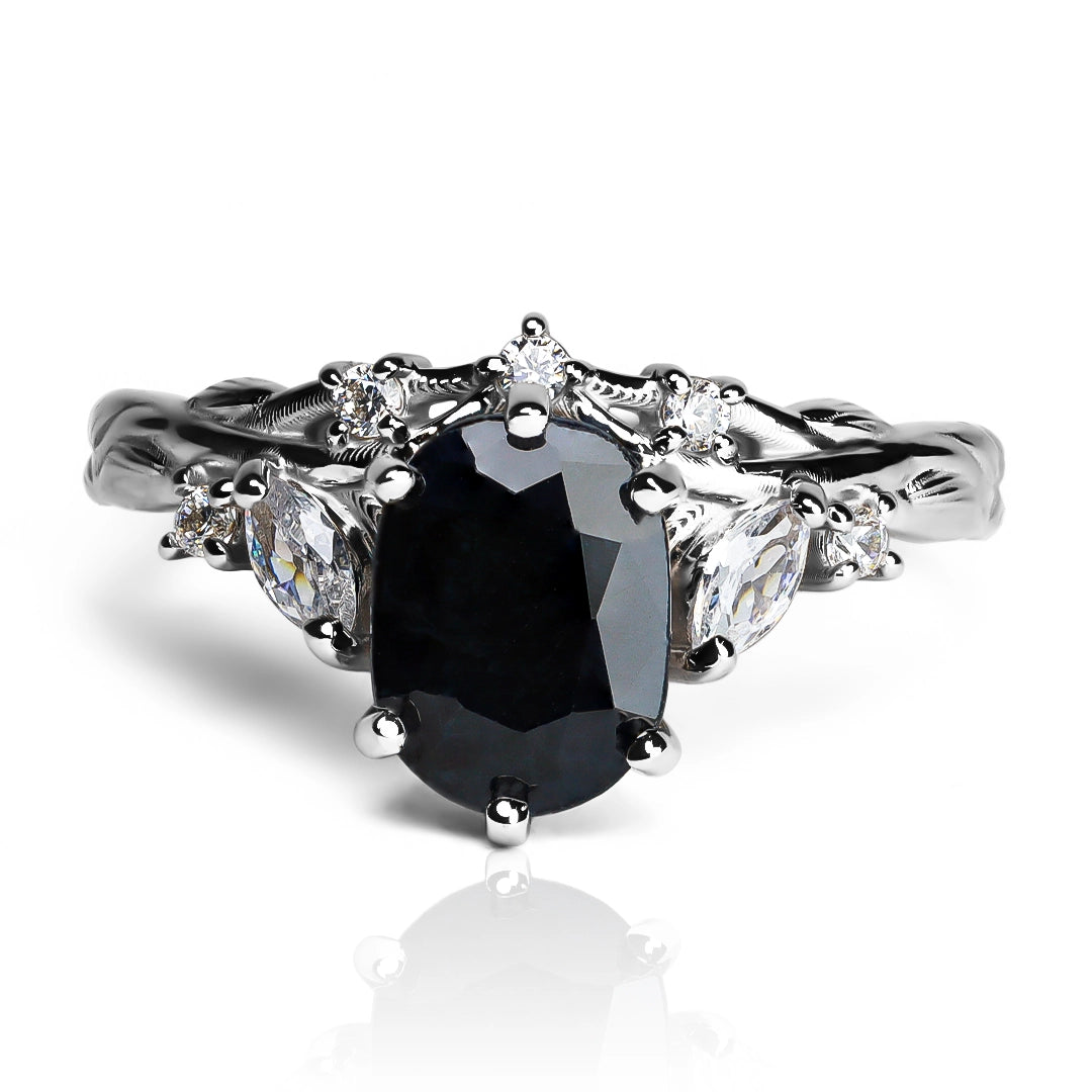 Anillo Forest II Zafiro natural. Fabricado en Joyería Caracas, elaborado en oro de 18 quilates, certificado con el más alto estándar de calidad y respaldado por nuestra garantía de por vida.