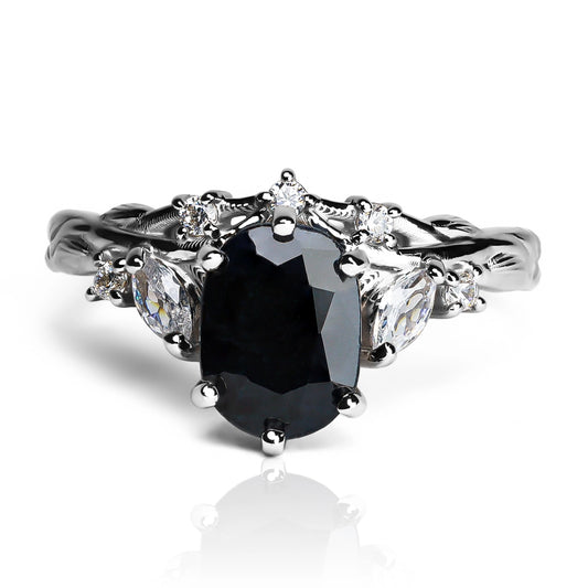 Anillo Forest II Zafiro natural. Fabricado en Joyería Caracas, elaborado en oro de 18 quilates, certificado con el más alto estándar de calidad y respaldado por nuestra garantía de por vida.