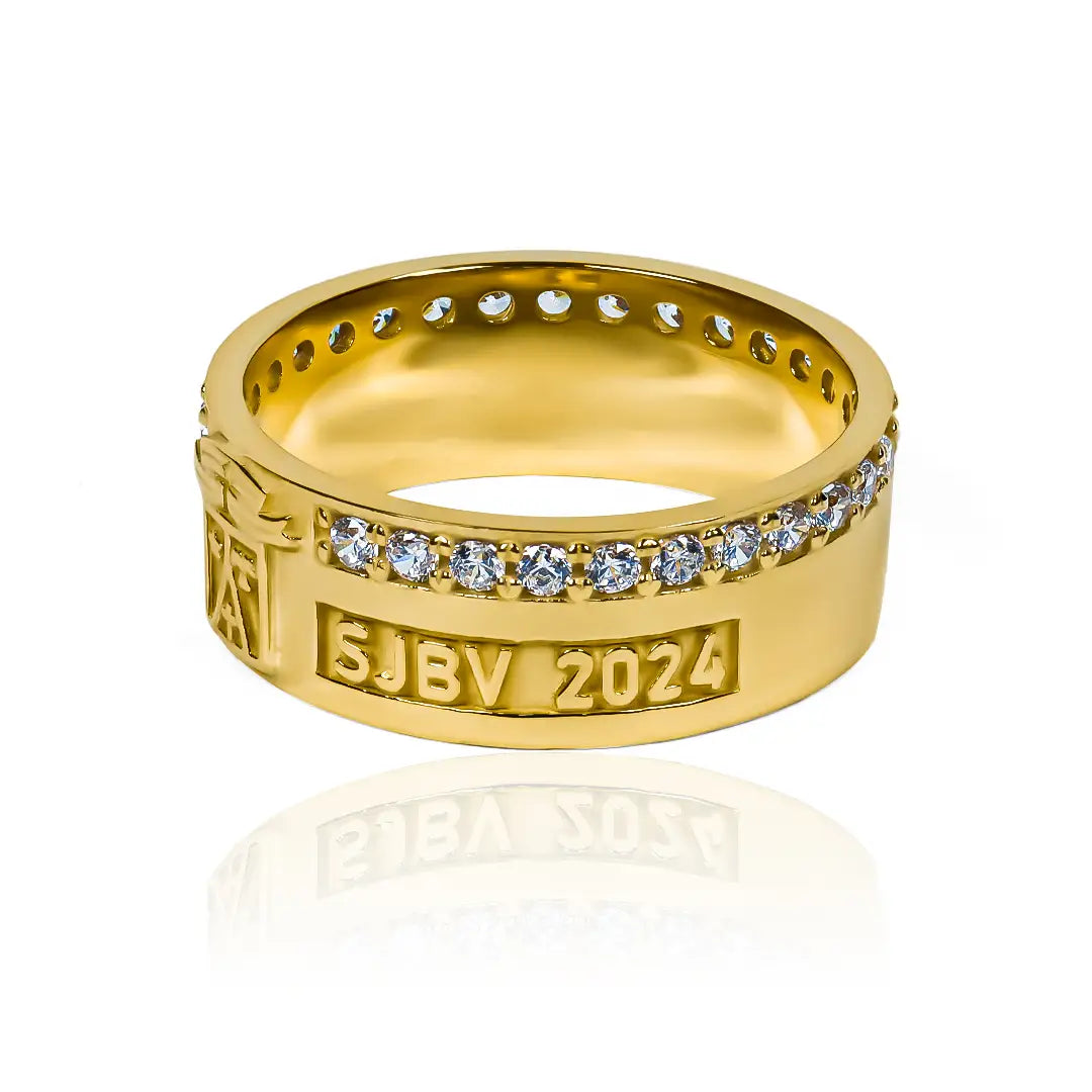 Anillo de optometría personalizado. Diseño exclusivo de Joyería Caracas, elaborado en oro 18K para un lujo duradero. Cada pieza es única y cuenta con garantía de por vida.
