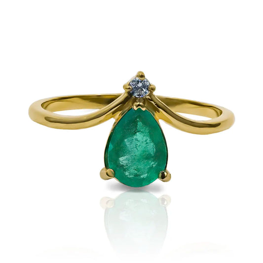 Anillo Drop Crystal con Esmeralda, fabricado en oro 18K por Joyería Caracas, cuenta con certificado de calidad y garantía de por vida.