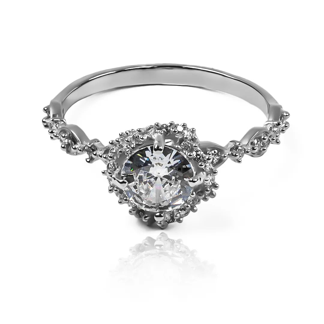 Anillo de compromiso entrelazado de Joyería Caracas con un hermoso diseño en oro 18k. Con certificado de calidad y garantía para toda la vida.