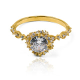 Anillo de compromiso entrelazado de Joyería Caracas con un hermoso diseño en oro 18k. Con certificado de calidad y garantía para toda la vida.