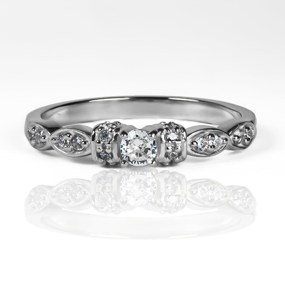 Anillo imperial fabricado en oro 18k por Joyería Caracas, viene acompañado de un certificado de calidad y garantía de por vida.
