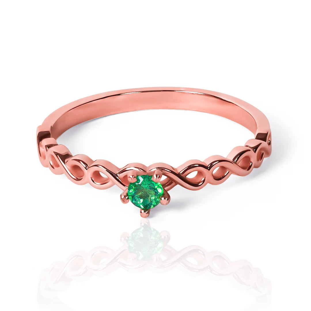 Anillo lazos Infinitos es una joya exclusiva de oro 18k de la Joyería Caracas. Su elegante diseño y garantía de durabilidad por toda la vida.