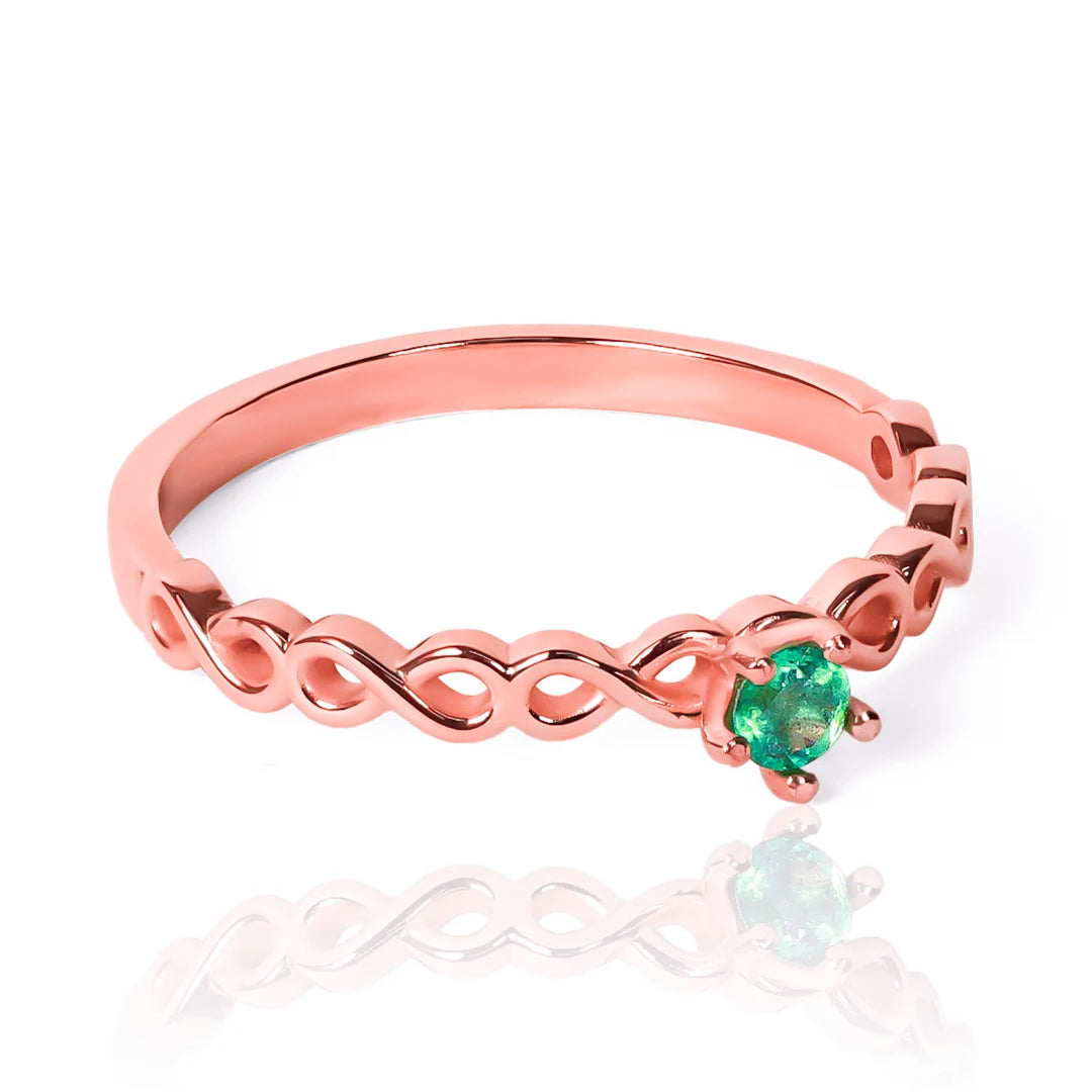 Anillo lazos Infinitos es una joya exclusiva de oro 18k de la Joyería Caracas. Su elegante diseño y garantía de durabilidad por toda la vida.