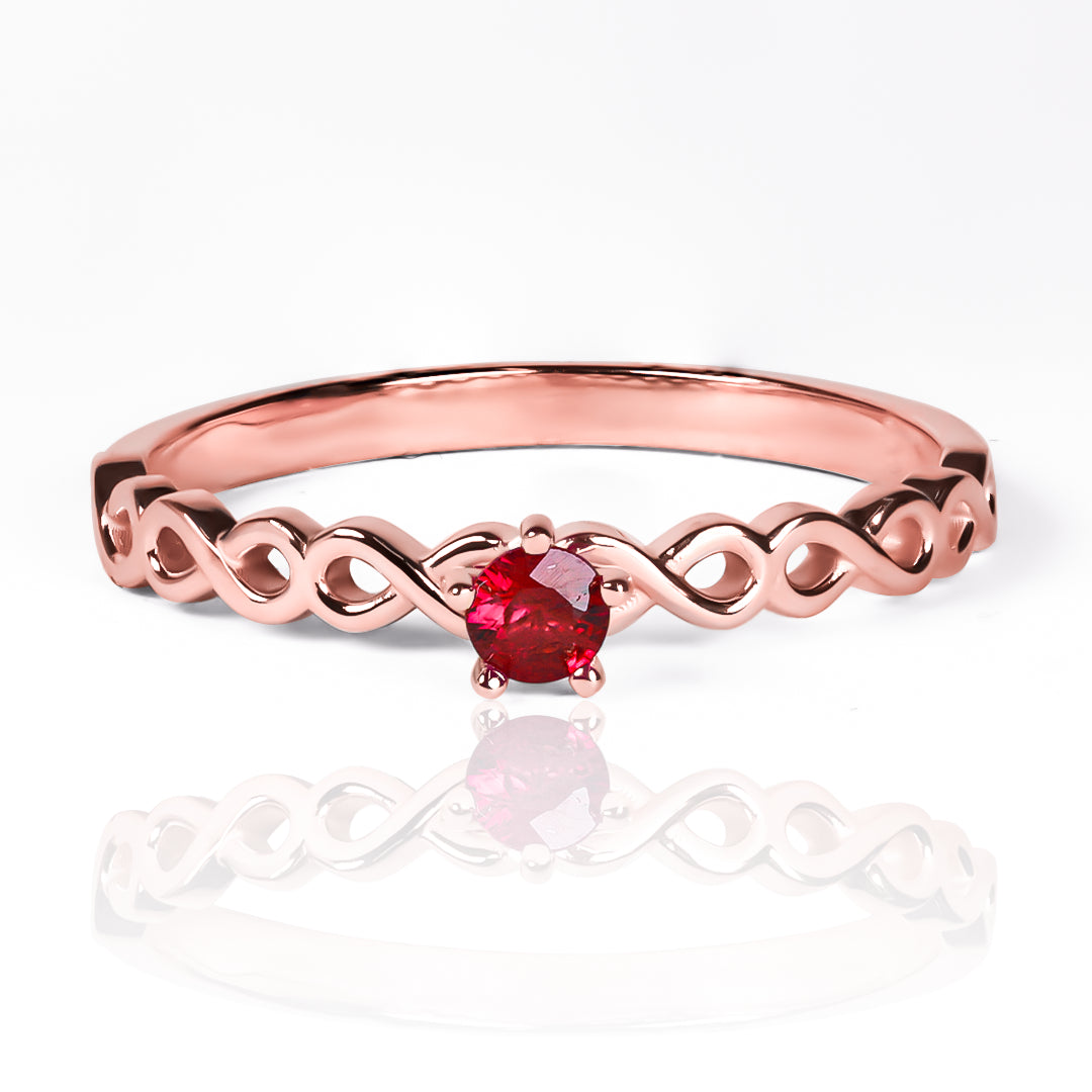 Anillo lazos Infinitos fabricado en oro 18k por Joyería Caracas, cuenta con certificado de calidad y garantía de durabilidad por toda la vida.