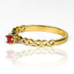 Anillo lazos Infinitos fabricado en oro 18k por Joyería Caracas, cuenta con certificado de calidad y garantía de durabilidad por toda la vida.