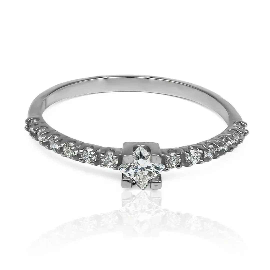 Anillo de compromiso linklove diamonds de la Joyería Caracas de oro 18 k con certificado de calidad y garantía de por vida.