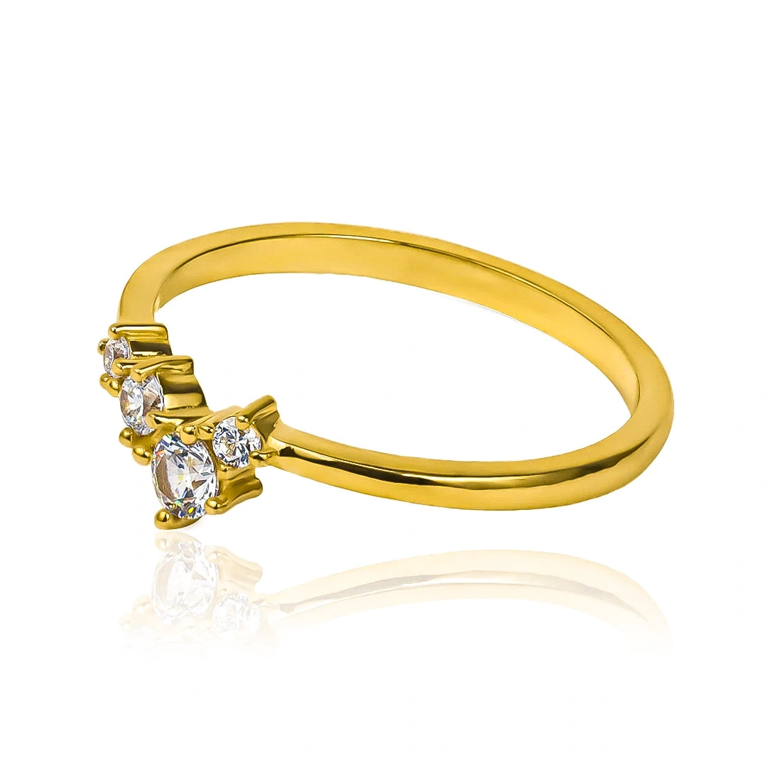 Anillo Zig Zag Crystal, fabricado en oro 18k, cuenta con certificado de calidad y garantía de por vida.