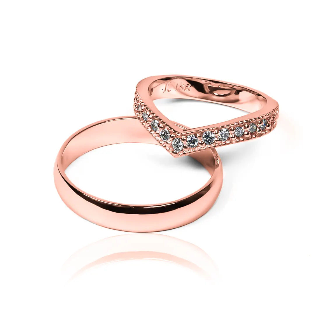 Argollas de matrimonio classic pointed, fabricados en 18k de Joyería Caracas. Cada anillo viene con un certificado de calidad y garantía de por vida.