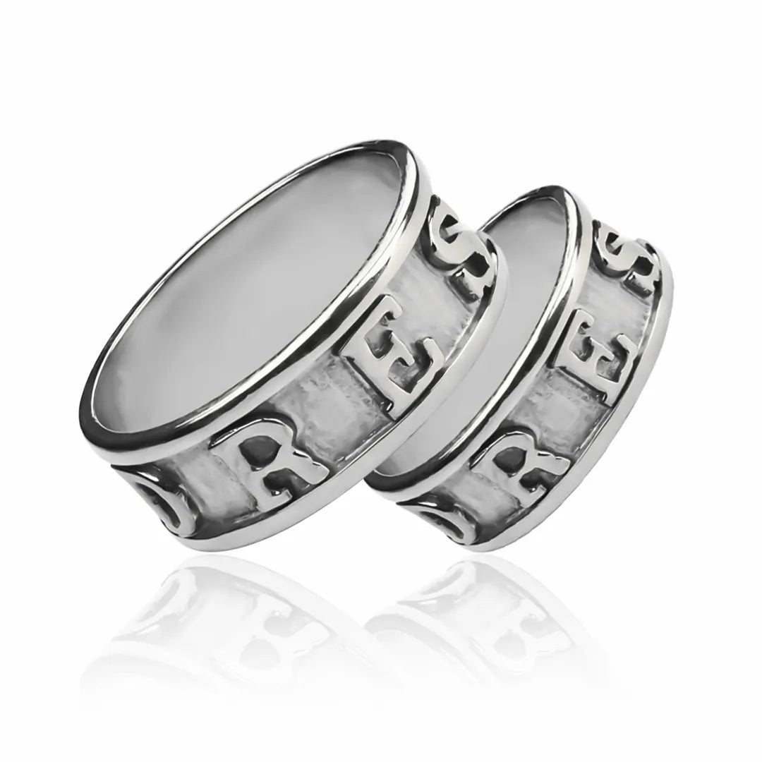Argollas de matrimonio Nombres Personalizados, fabricadas en oro 18k por Joyería Caracas, cuenta con certificado de calidad y garantía para toda la vida.