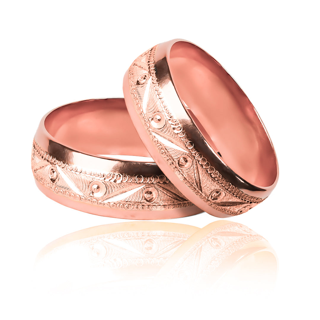 Argollas de matrimonio Facetada Bicolor, elaboradas en oro 18 quilates de Joyería Caracas, cuentan con certificado y garantía de por vida.