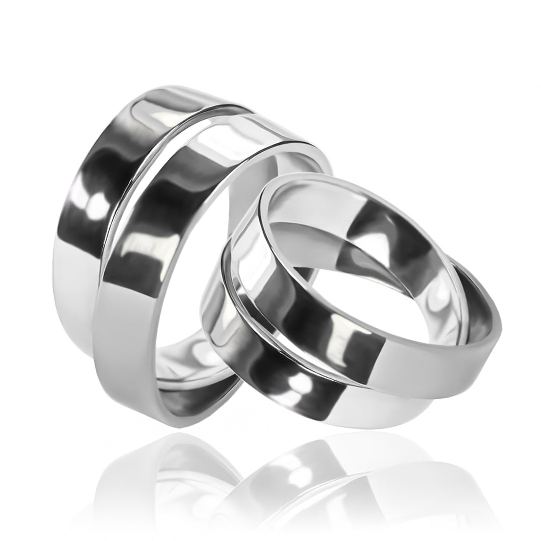 Argollas de matrimonio Amor Por Dos, fabricados en oro 18k de Joyería Caracas, cada argolla viene con un certificado de calidad y una garantía de por vida.
