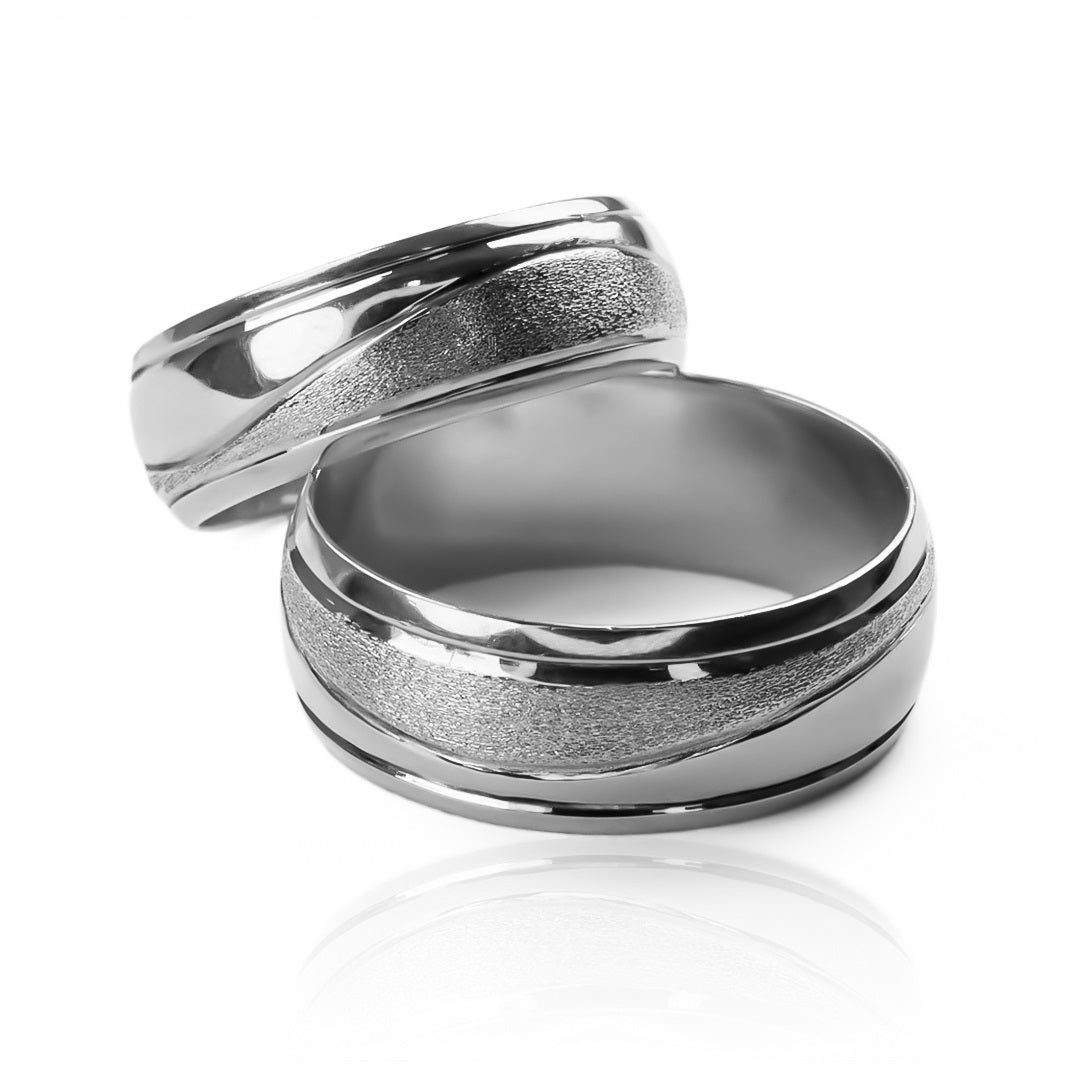 Argollas de matrimonio Atlantis I, elaboradas en oro 18k, cuentan con certificado de calidad y garantía de por vida.
