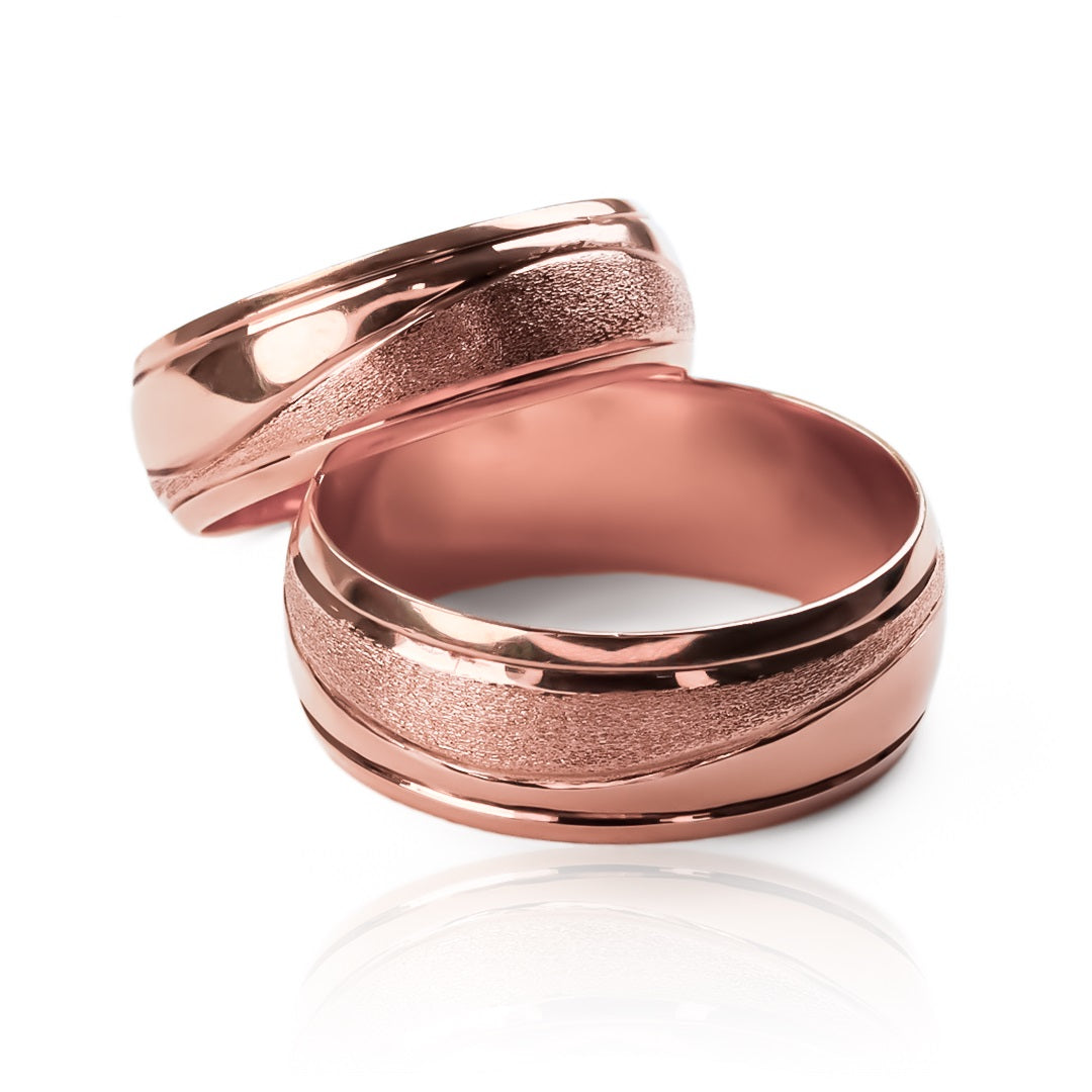 Argollas de matrimonio Atlantis I, elaboradas en oro 18k, cuentan con certificado de calidad y garantía de por vida.