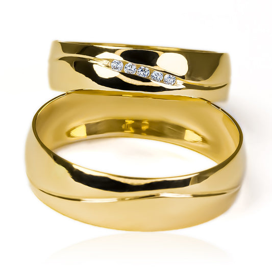 Argollas de matrimonio Atlantis Lisa Cristal, elaboradas en oro 18k por Joyería Caracas, cada argolla viene con un certificado de calidad y garantía de por vida.