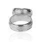 Argollas de matrimonio Atlantis Mitad Mate + Bisel, elaboradas en oro 18k por Joyería Caracas, cuenta con certificado de calidad y garantía de por vida.