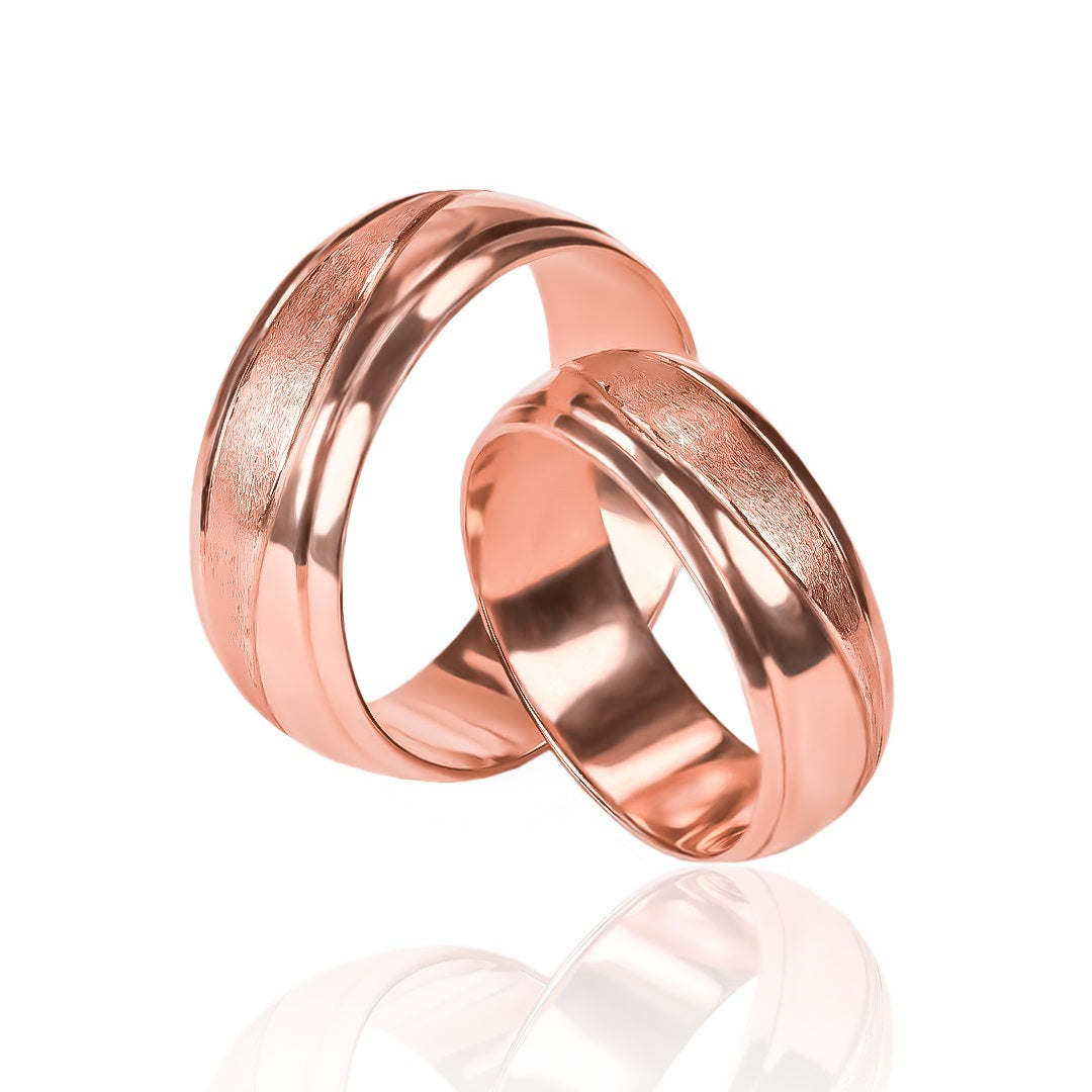 Argollas de matrimonio Atlantis Mitad Mate + Bisel, elaboradas en oro 18k por Joyería Caracas, cuenta con certificado de calidad y garantía de por vida.