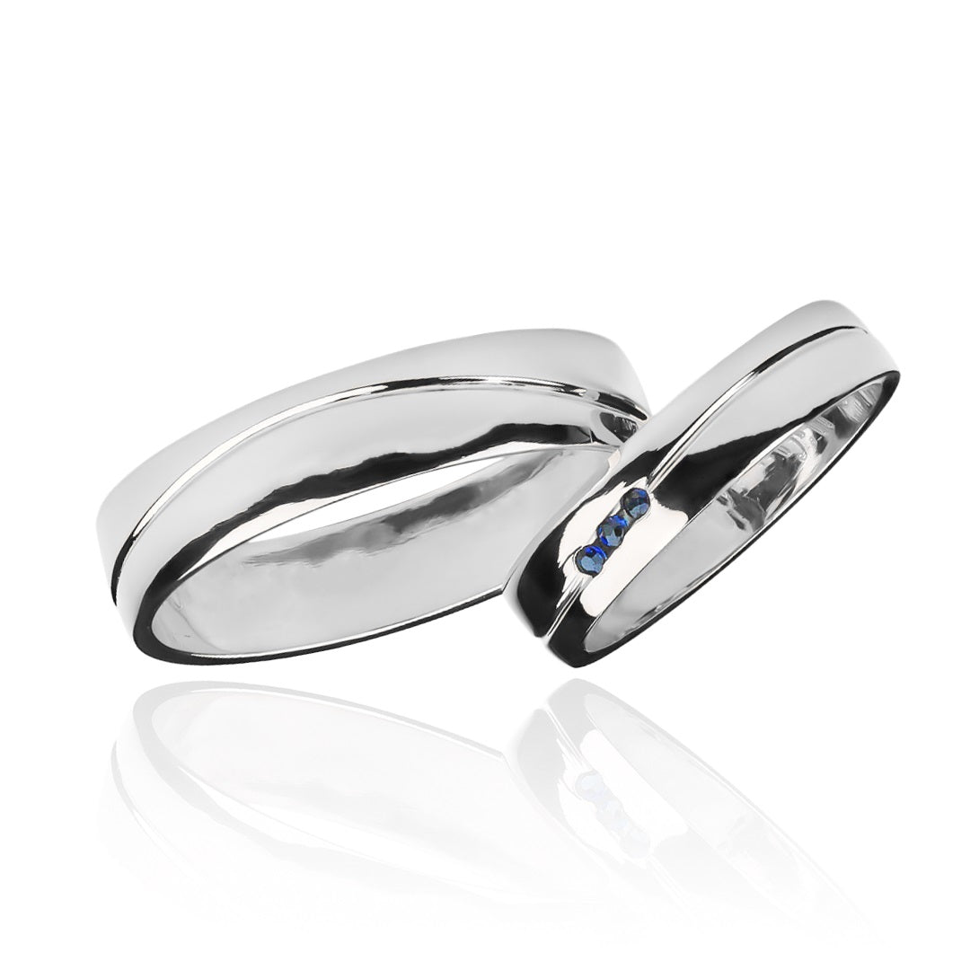 Argollas de matrimonio Atlantis Zafiro, fabricadas en oro 18k de Joyería Caracas, cuentan con un certificado de calidad y garantía para toda la vida.