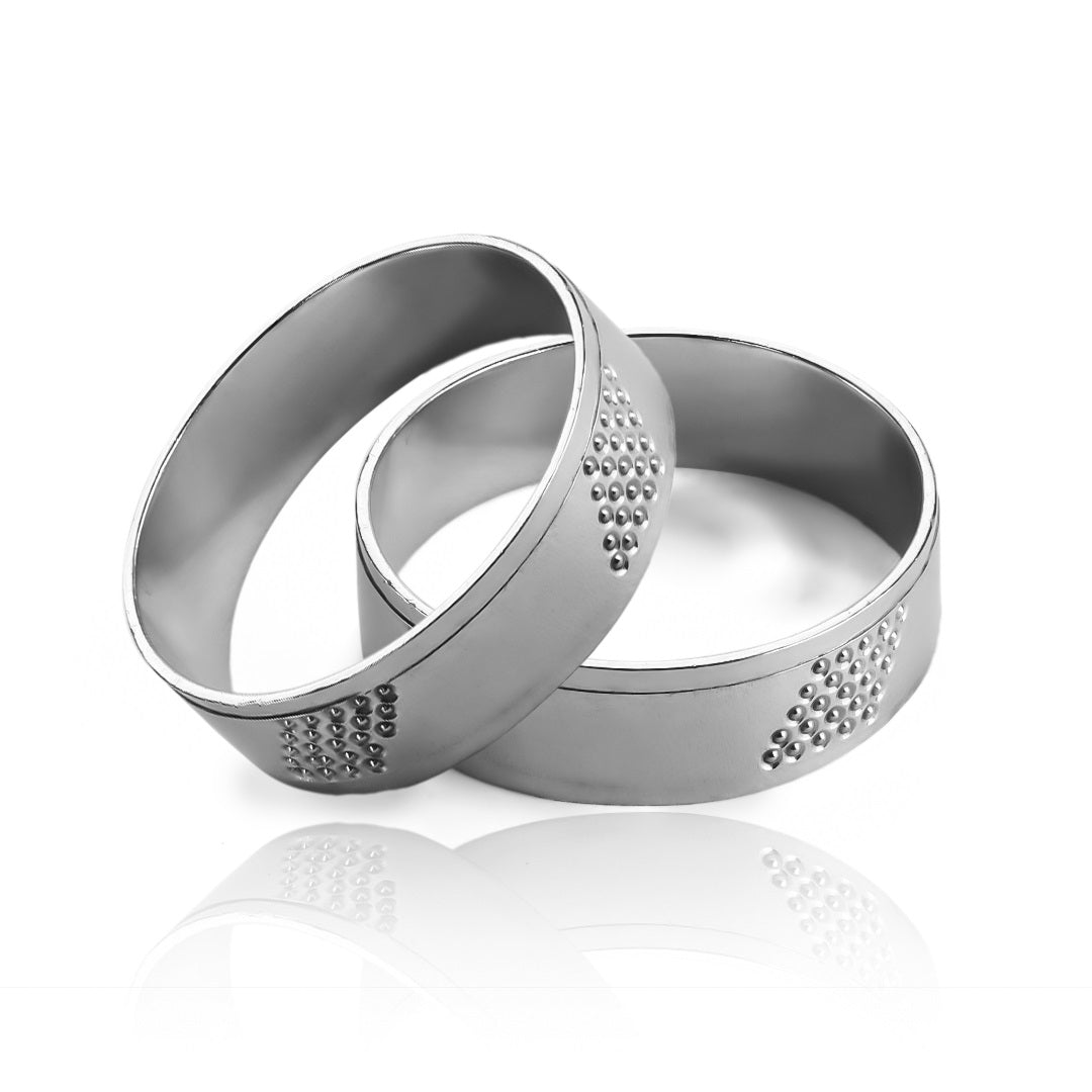 Argollas de matrimonio Bite Love, elaboradas en oro 18k por Joyería Caracas, estas argollas cuentan con un certificado de calidad y garantía de por vida.