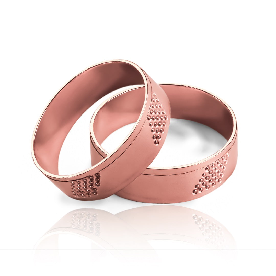 Argollas de matrimonio Bite Love, elaboradas en oro 18k por Joyería Caracas, estas argollas cuentan con un certificado de calidad y garantía de por vida.