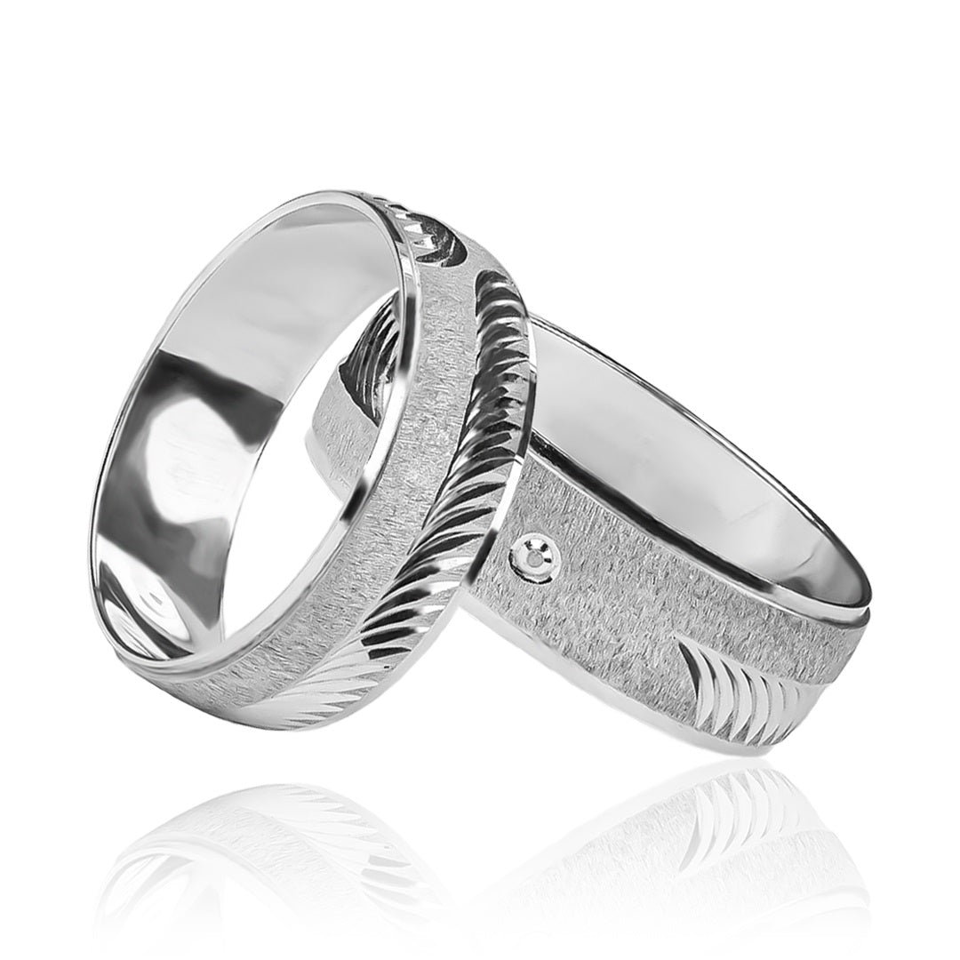 Argollas de matrimonio Blade, elaboradas en oro 18k por Joyería Caracas, cuentan con certificado de calidad y garantía de por vida.