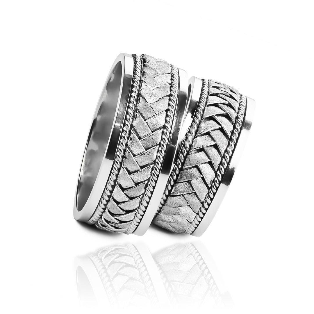 Argollas de matrimonio Braid 3 Oros, fabricadas en oro 18k por Joyería Caracas, cuentan con certificado de calidad y garantía de por vida.