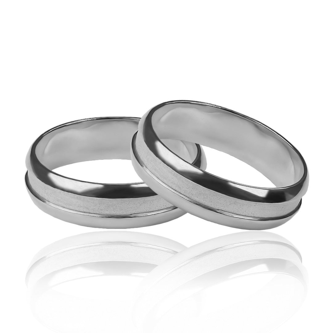 Argollas de matrimonio Canal Profundo, elaboradas en oro 18k por Joyería Caracas, vienen con un certificado de calidad y garantía de por vida.