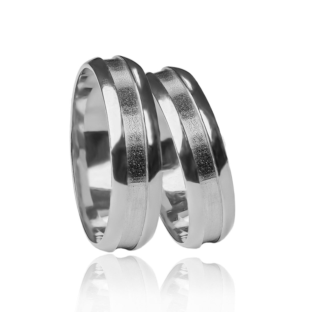 Argollas de matrimonio Canal Profundo, elaboradas en oro 18k por Joyería Caracas, vienen con un certificado de calidad y garantía de por vida.