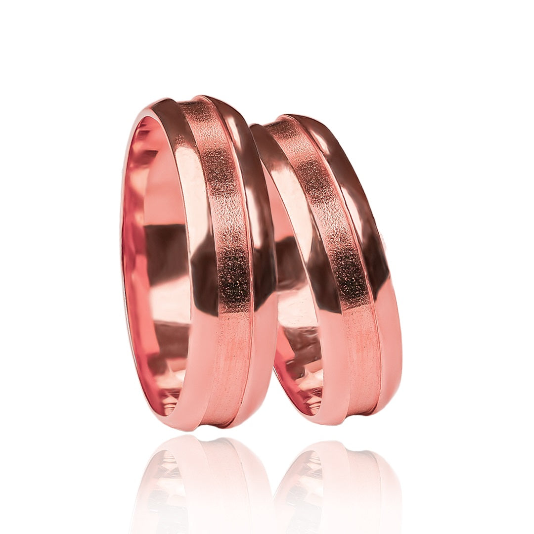 Argollas de matrimonio Canal Profundo, elaboradas en oro 18k por Joyería Caracas, vienen con un certificado de calidad y garantía de por vida.