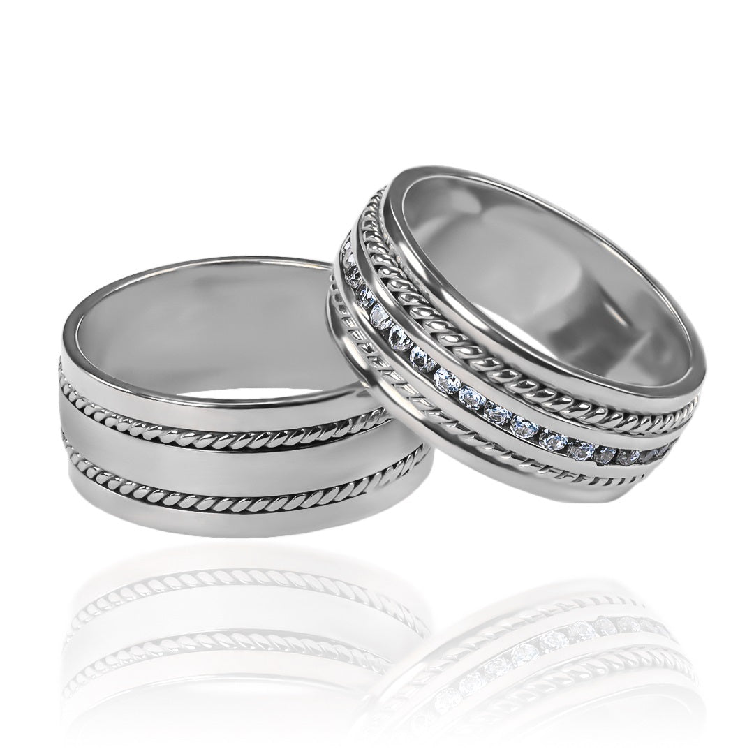 Argollas de matrimonio castle love, elaboradas en oro 18k de Joyería Caracas, cada uno viene con un certificado de calidad y garantía de por vida.