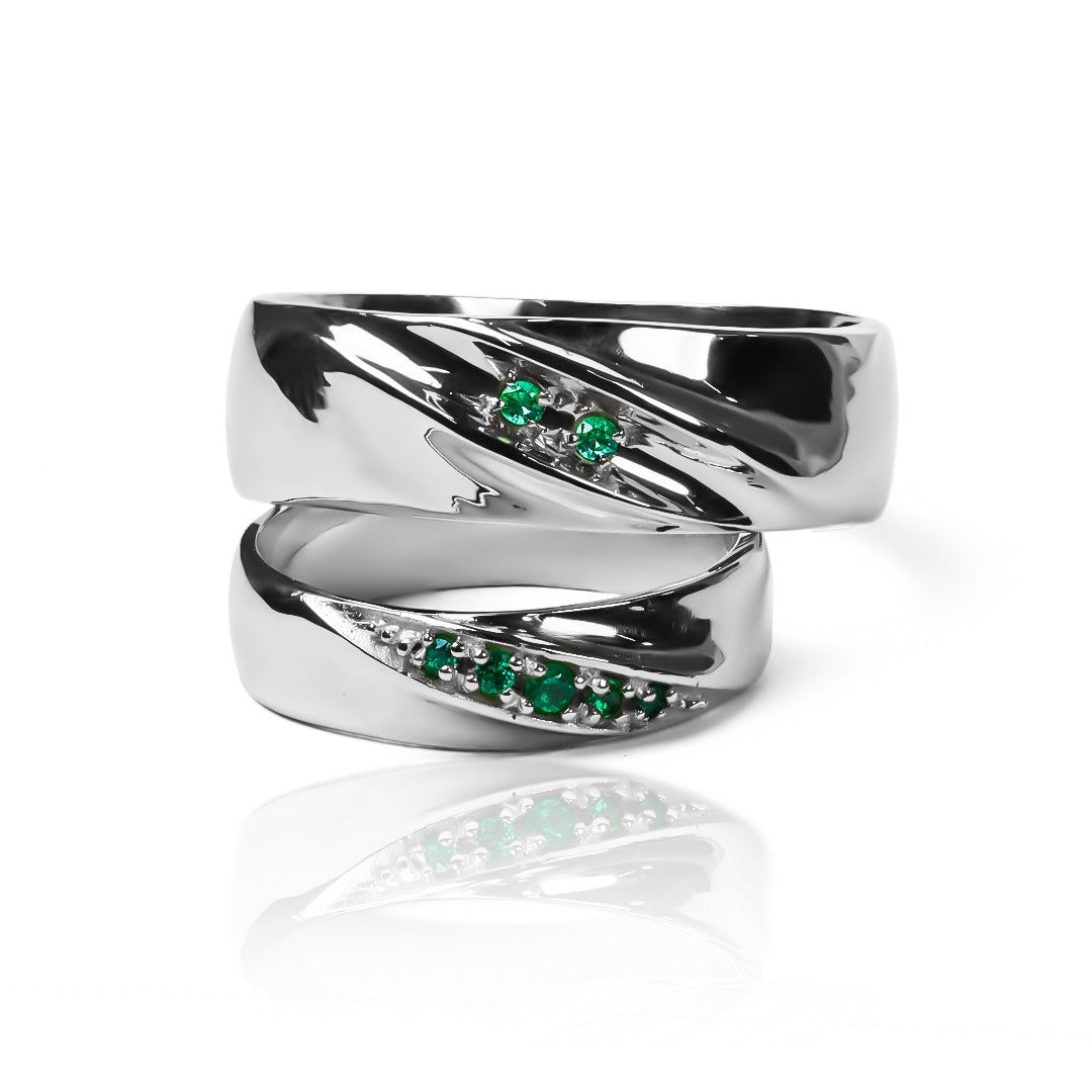 Argollas de matrimonio Channel Cristal, elaboradas en oro 18k por Joyería Caracas. Cada una cuenta con certificado de calidad y garantía para toda la vida.
