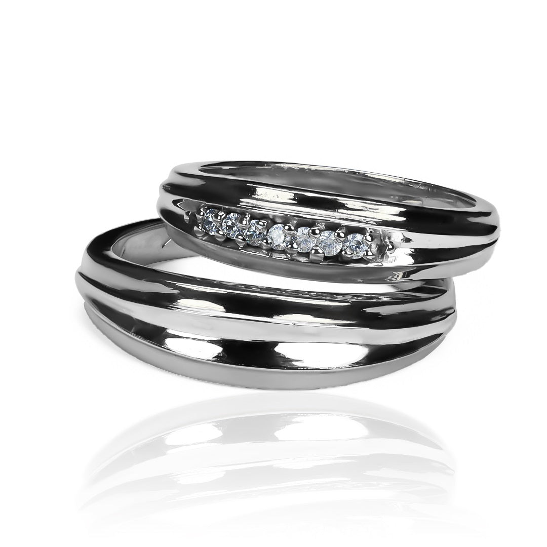 Argollas de matrimonio Chinas Lovers, fabricadas en oro 18k por Joyería Caracas, cada argolla viene con un certificado de calidad que asegura su autenticidad.