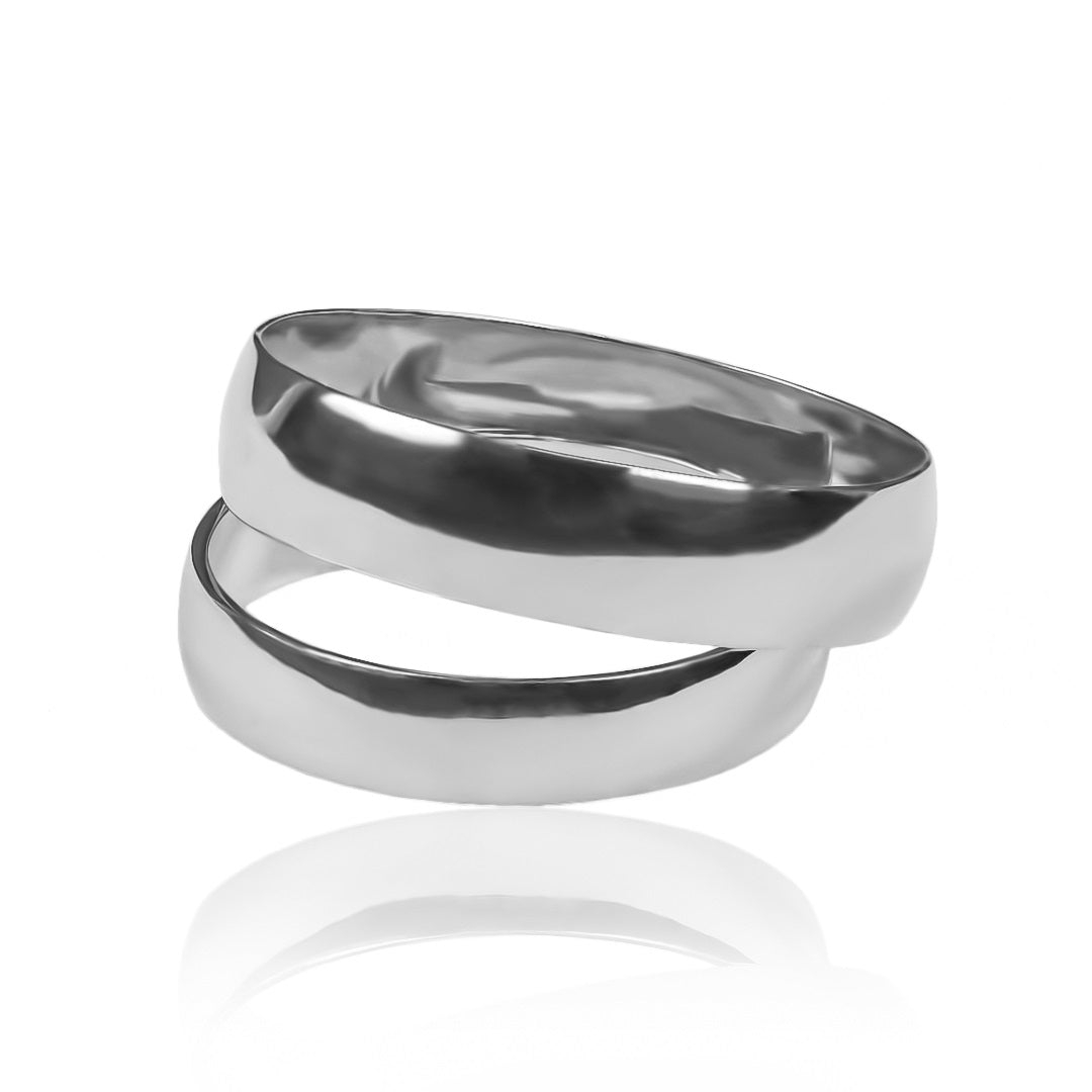 Argollas de matrimonio Classic Concava, elaborada en oro 18k por Joyería Caracas, cada argolla viene con un certificado de autenticidad y garantía de por vida.