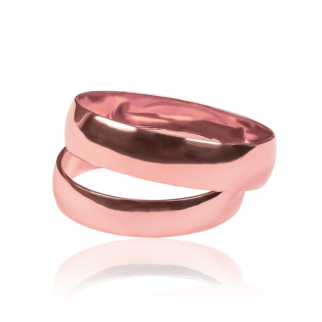 Argollas de matrimonio Classic Concava, elaborada en oro 18k por Joyería Caracas, cada argolla viene con un certificado de autenticidad y garantía de por vida.