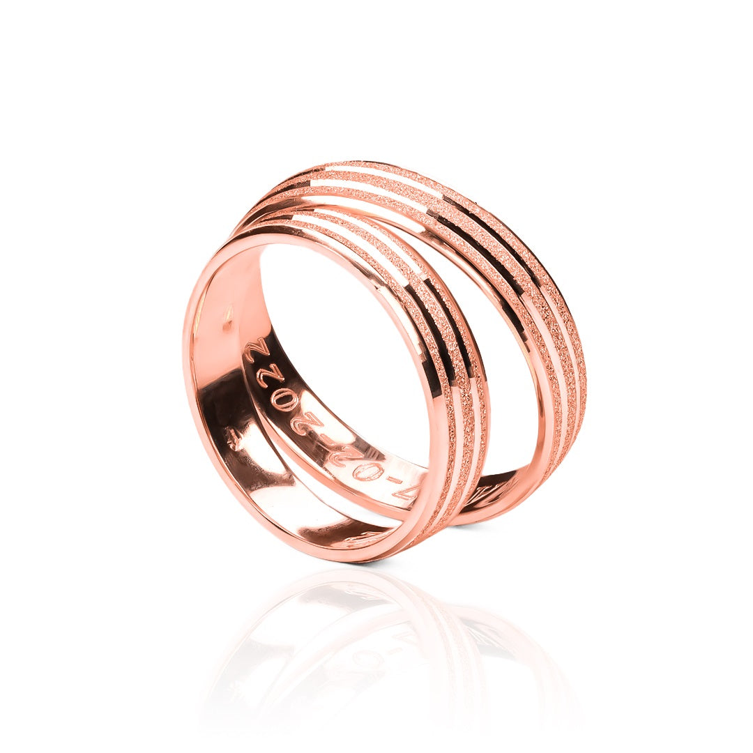 Argollas de matrimonio Classic & Elegance, elaboradas en oro 18k por Joyería Caracas, cuentan con certificado de calidad y garantía de por vida.