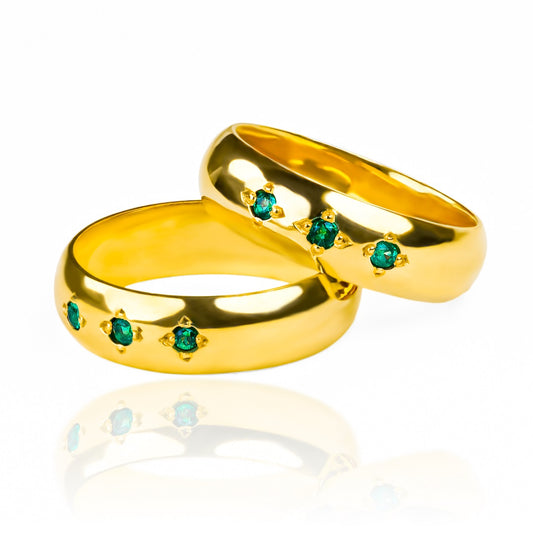 Argollas de matrimonio Classic Green Cristal, fabricado en oro 18k por Joyería Caracas, cada argolla cuenta con certificado de calidad y garantía para toda la vida.
